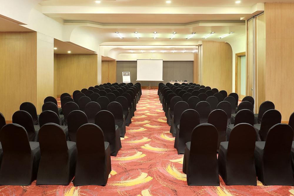 Mercure Bandung Nexa Supratman Exterior photo